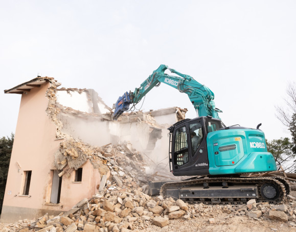 Escavatore Kobelco SK140SR