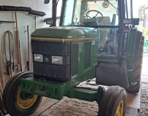 JOHN DEERE 6100