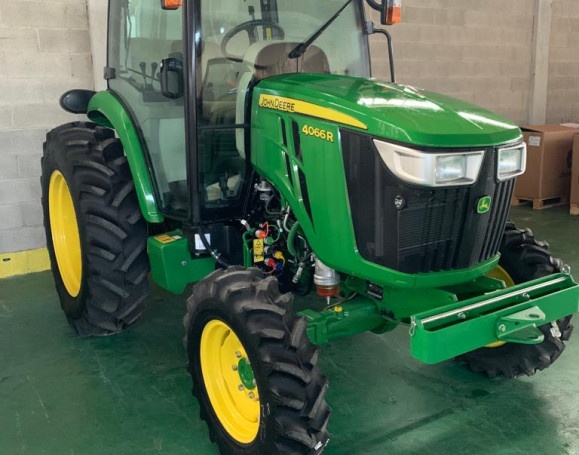 JOHN DEERE 4066R 