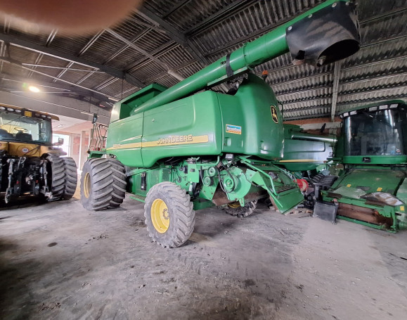 MIETITREBBIA JOHN DEERE STS 9880