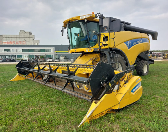 Mietitrebbia New Holland CX 8050