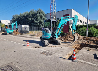 Escavatore Kobelco SK28SR / SK30SR