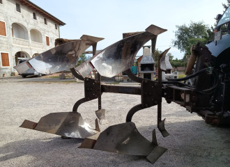Aratro bivomere Ermo