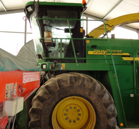 JOHN DEERE 7700